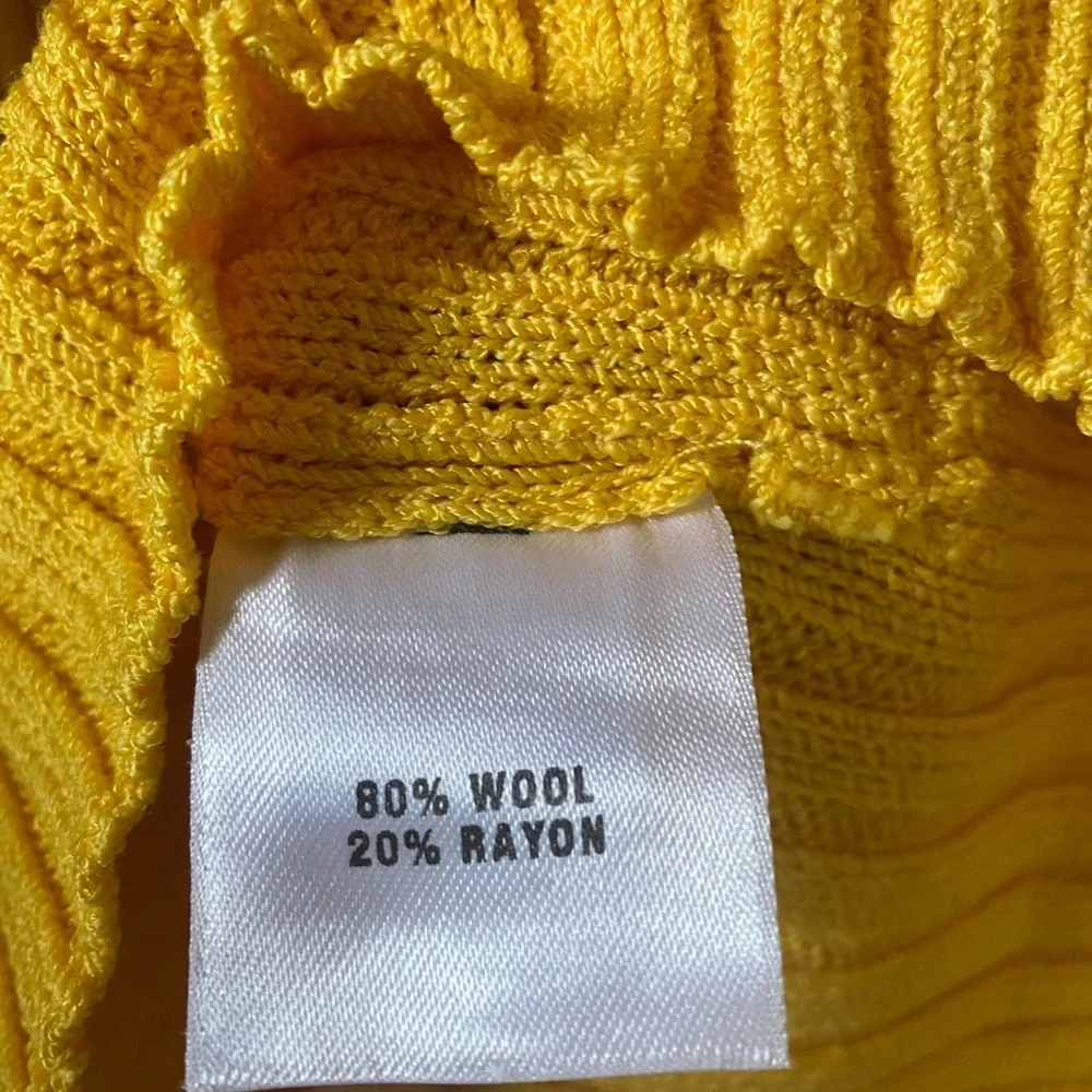 St. John Sport Wool /rayon Zip Sweater – Size L